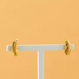 Chow Sang Sang 周生生 999 Pure Gold Gold Rhyme Diamond Feather Earrings for Women 95956E