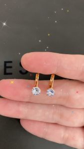 Anting Wanita Motif Desi Dengan Perhiasan Permata