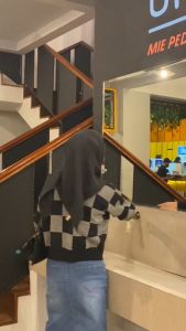 Kotak Sweater Rajut Oversize Wanita Kekinian & Tips Memilihnya