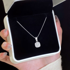 Blink High-End Boutique Refined Necklace