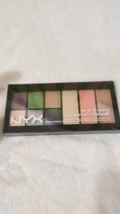 NYX PROFESSIONAL MAKEUP Go-to Palette - Vibrant Shadows Illuminator Blusher Bronzer - Travel Light & Effortlessly Chic Bon Voyage