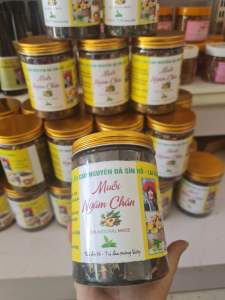 Muối ngâm chân thảo dược núi rừng Tây Bắc mùi thơm dễ chịu giúp thải độc tố giảm đau xương khớp giúp ngủ ngon (1lọ)