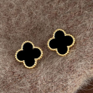 Pianist | Red Four-leaf Flower Earrings Silver Pin