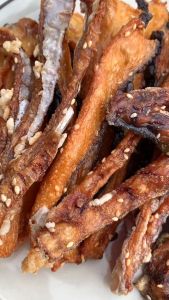 ปลาสวายตากแห้ง ของฝากของทานเล่นทานจริงจากเขื่อนลำปาว