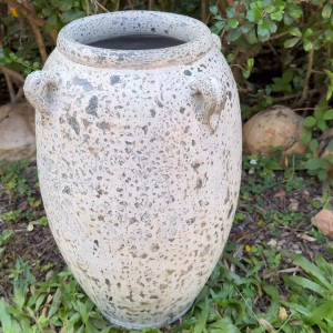 4 หู แจกถึงสีขาวเก่าให้ดีกว่าของคุณ (4 หู สีขาวเก่า ขนาด 28 x 41 cm.)