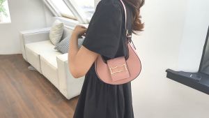 Fashionable Saddle Shoulder Bag Vintage Armpit Bag Versatile Broadband Portable Crescent Bag Metal Trim Large Capacity