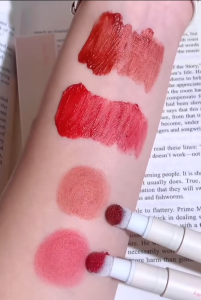 Velvet Matte Lip Foundation - Comes With A Blending Applicator Long-Lasting Moisturizing Non-Sticky And Long-Lasting Leaving Lips Plump And Radiant.