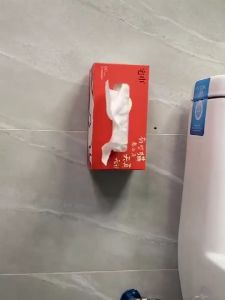 ที่ยึดปลั๊กไฟ แผ่นกาว ติดรางปลั๊กไฟ ใช้ติดรางปลั๊กไฟกับผนัง