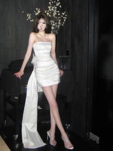 เรียบหรู พันรอบด้านหลัง ปมผีเสื้อ หางยาวพื้น กระโปรงรัดรูป น้ำหนักเบา งานเลี้ยงวันเกิดสุดหรู ชุดราตรี โพลีเอสเตอร์ เบลนด์