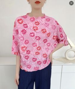 Original Design Embroidered T-shirt Female Geometry Floral Print Mid-Length Sleeves Comfort and Casual S-590