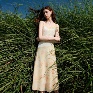 3COLOUR·S | Summer Lace V-neck Spaghetti-strap Dress