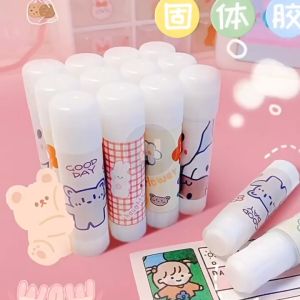 กาวแท่ง 9 คุณภาพดี ลายน่ารัก เกาหลี การ์ตูน PVA กาวแท่งพกพา พกพาสะดวก เครื่องเขียน 9 กรัม สูงสุ่มลาย