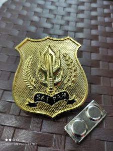 lencana kewenangan gold magnet