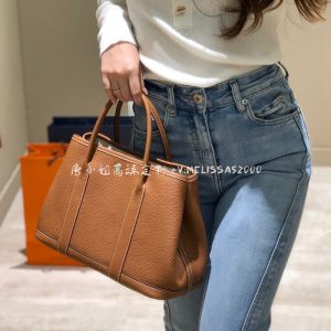 Garden Female Large Capacity Top Layer Cowhide Leather Tote Bag Fashionable Commuter Bag Soft Handbag Magnetic Buckle Closure