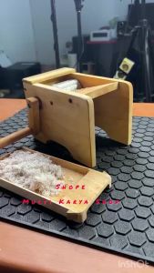 Parutan Kelapa Setainlis Manual Dengan Bearing Bonus Wadah Estetik