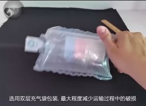 Phấn 4 màu - Hộp nhựa nhẹ - phấn mịn mềm-màu phấn bay khi gặp nước