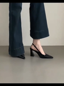 ขายร้อน รองเท้าแตะหัวเเหลมแฟชั่น รองเท้าส้นสูง2.76 นิ้ว รองเท้ามินิมอลผู้หญิง เรียบหรู เน้นคุณภาพ ส่งเร็ว