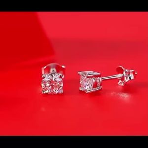 ต่างหูเพชรโมอีส 0.30-2 กะรัต ฝังสี่หนามเตย ตัวเรือนเงินแท้ 92.5% รุ่น D3017