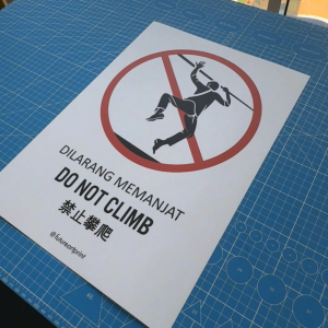 Do Not Climb. Dilarang Memanjat. 禁止攀爬. Premium Sticker Prohibition Sign. Prohibited Label Notice Signage. Laminated Waterproof Scratch Resistant. Suitable for Indoor and Outdoor. Retro Special Unique Exclusive Design.