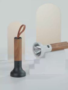 ไฟฉายรุ่นโลหะ Type-C ชาร์จไฟ สำหรับการฉุกเฉินแบบชาร์จ ระยะยาว ไฟฉายในครัวเรือนแสงที่แข็งแกร่ง ระดับโลหะ LED อลูมิเนียมอัลลอยด์ เป็นไฟฉายที่ตั้งแคมพ์