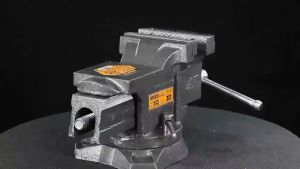 INGCO ปากกาจับชิ้นงาน แบบมีแท่น พร้อมฐานหมุน ขนาด 4 นิ้ว รุ่น HBV084 (Bench vice 4")