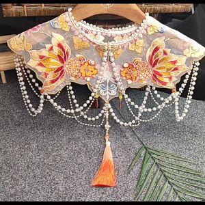 daidai (Ready Stock) Women Shoulder Cloak Shawl Elegant Lace Outer Wear Small Coat Hanfu 金鱼旗袍披肩时尚优雅外搭汉服流苏云肩新中式国风蕾丝