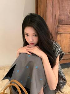 Senior Vintage Snowflake Knitted Top And Skirt Set Womens Korean Style round Neck Grey Mini Dress Commute Straight Cut plus Size