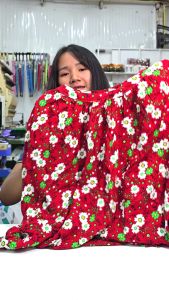 เสื้อคอกระเช้า คละสีคละลาย***ย้ำคละสีและลาย ผ้าแมมเบิร์ต นิ่มมากใส่สบาย พริ้วไหวแอบมีความบิทชี่ คละสีคละลาย ส่งไว