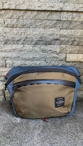 Tas Selempang Kalibre 921652926 Daxxon Travel Pouch 1L Navy Gold