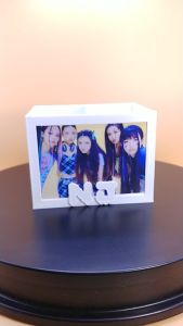 NEW JEANS-inspired Desk Organizer with a slot for a 2R size picture - DO-001
