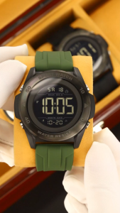 SKMEI นาฬิกาข้อมือผู้ชายนาฬิกากีฬาดิจิตอลโครโนกราฟมัลติฟังก์ชั่นกันน้ำปฏิทินนาฬิกาปลุกแฟชั่นสไตล์สปอร์ตสำหรับผู้ชาย2485