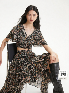 Vero Moda | Áo Ngắn In Họa Tiết Cổ V Có Dây Rút
