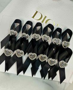 พร้อมส่งในไทย ( 1เเพ็ค/1โหล )โบว์ขาวดำ โบว์ไว้อาลัย โบว์ไว้ทุกข์ โบว์ไขว้ โบว์เข็มกลัด เข็มกลัดโบว์ดำ เข็มกลัดงานขาวดำ เข็มกลัดติดเสื้อ