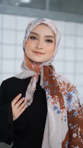 Mengenal Hijab Polycotton Motif: Desain Segiempat & Lasercut