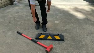 ยางกั้นรถ ยางกั้นล้อ ยางห้ามล้อ ยางหนุนล้อ ยางกันรถไหล สำหรับที่จอดรถ ismartshop แถมพุก ยางกั้นล้อรถยนต์ แถบยางกั้นรถ ยางหยุดรถ ยางกั้นล้อ