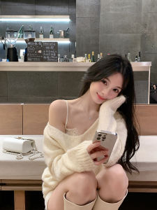 Áo Len Ren Trắng ZhouYeye Áo Hai Mảnh Dây Đeo Vai Một Bên Vai Mềm Mại Cao Cấp Cho Nữ Mùa Đông Cổ Chữ V Dài Thường