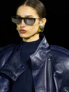 Vintage Gold Rivet Square Earrings 3D Poplar Forest Metal Texture Exaggerated Stage Clip-On Earrings for Women