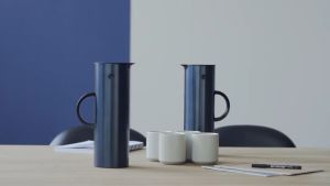 Stelton กระติกเก็บความร้อน-เย็น EM77 Vacuum Jug 0.5L ด้วยกระติกน้ำสูงสุญญากาศ 0.5 ลิตร สีดำ