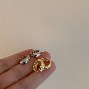 Luxurious Vintage Geometric Pattern Titanium Steel Earrings 18K Gold Circle Design Minimalist Style Fashionable Classic