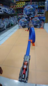 MAINAN TRACK LEGENDS MOBIL MOBILAN MONSTER TRUCK