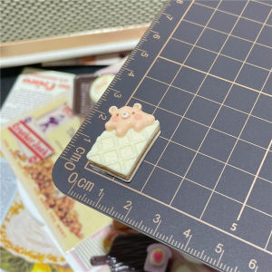 DIY Miniature Model Siamese Cat Bread Honey Pita Pig Milk Box Wafer Food Toy Decoration เรียนรู้เกี่ยวกับวัฒนธรรมอเมริกัน