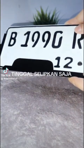 Dudukan / Tatakan Frame Plat Nomer Motor Universal Model Slip ATAS Hitam Black Stainless Lengkap Baut