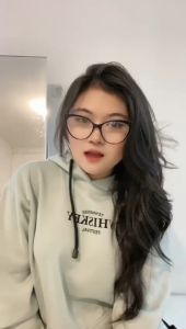 Mengenakan Sweater Hoodie Pria & Wanita Keren Warna Cream Motif LATE NIGHT Brand Local Bandung Best Seller COD