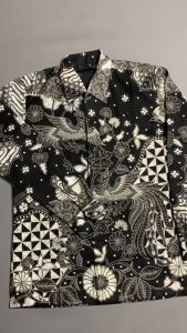 BATIK PUTRA JAWA: Motif Yudhaneras Kemeja Pria Slimfit Premium Bahan Katun Lapis Furing\\n\\n Mengenal Batik Putra Jawa\\n\\n Sejarah Batik Putra Jawa\\n\\nBatik Putra Jawa adalah merek batik yang telah lama dikenal di Indonesia, terutama di Jawa. Dengan sejarah panjang dan keunikan motifnya, Batik Putra Jawa menjadi pilihan populer bagi para penggemar batik. Motif Yudhaneras, salah satu motif unik Batik Putra Jawa, menjadi inspirasi untuk kemeja pria premium yang akan kita bahas kali ini.\\n\\n Karakteristik Motif Yudhaneras\\n\\nMotif Yudhaneras adalah salah satu motif batik khas Jawa yang memiliki nilai estetika tinggi. Motif ini biasanya menggambarkan kehidupan sehari-hari masyarakat Jawa, termasuk aktivitas, budaya, dan kepercayaan. Motif Yudhaneras pada kemeja pria premium ini akan memberikan kesan elegan dan mewah pada penampilan Anda.\\n\\n Bahan Katun Lapis Furing\\n\\nKemeja pria premium Batik Putra Jawa ini dibuat dari bahan katun lapis furing yang berkualitas tinggi. Katun lapis furing adalah bahan yang terbuat dari campuran serat katun dan serat sintetis, sehingga memiliki sifat yang kuat, tahan lama, dan mudah dicuci. Bahan ini juga menawarkan kenyamanan maksimal saat dipakai, baik untuk acara formal maupun tidak formal.\\n\\n Cara Memilih Kemeja Pria Berkualitas Tinggi\\n\\n Ukuran dan Fit Slimfit\\n\\nSalah satu hal yang perlu dipertimbangkan saat memilih kemeja pria berkualitas tinggi adalah ukuran dan fitnya. Kemeja pria premium Batik Putra Jawa ini memiliki fit slimfit yang pas di tubuh, memberikan penampilan yang elegan dan mewah. Pastikan Anda memilih ukuran yang sesuai dengan tubuh Anda untuk mendapatkan penampilan terbaik.\\n\\n Kelebihan Kemeja Katun Lapis untuk Pria\\n\\nSelain fit slimfit, kemeja pria premium Batik Putra Jawa ini juga memiliki kelebihan lain seperti bahan katun lapis furing yang berkualitas tinggi. Bahan ini tidak hanya nyaman dipakai, tetapi juga tahan lama dan mudah dicuci. Kemeja ini juga dilengkapi dengan motif Yudhaneras yang menambah nilai estetika dan keunikan pada penampilan Anda.\\n\\n Perawatan dan Penyimpanan\\n\\nAgar kemeja pria premium Batik Putra Jawa ini tetap awet dan tampilan terbaiknya terjaga, pastikan Anda melakukan perawatan dan penyimpanan yang benar. Kemeja ini dapat dicuci dengan mesin atau manual, namun pastikan Anda memilih deterjen yang sesuai dan tidak terlalu keras. Setelah dicuci, kemeja ini harus dikeringkan di tempat teduh dan tidak langsung dijemur di bawah sinar matahari langsung. Selain itu, pastikan Anda menyimpan kemeja ini di tempat yang kering dan bersih, terhindar dari debu dan serangga.\\n\\n Tips Menggunakan Batik Putra Jawa di Berbagai Acara\\n\\n Acara Formal\\n\\nBatik Putra Jawa Motif Yudhaneras Kemeja Pria Slimfit Premium Bahan Katun Lapis Furing ini cocok digunakan untuk acara formal seperti acara kerja, rapat, atau acara resmi lainnya. Motif Yudhaneras yang elegan dan fit slimfit yang pas di tubuh akan membuat Anda tampil percaya diri dan profesional.\\n\\n Acara Tidak Formal\\n\\nSelain acara formal, kemeja pria premium Batik Putra Jawa ini juga cocok digunakan untuk acara tidak formal seperti hangout bersama teman atau acara keluarga. Motif Yudhaneras yang unik dan fit slimfit yang pas di tubuh akan membuat Anda tampil menarik dan percaya diri.\\n\\n Acara Resmi\\n\\nBatik Putra Jawa Motif Yudhaneras Kemeja Pria Slimfit Premium Bahan Katun Lapis Furing ini juga cocok digunakan untuk acara resmi seperti pernikahan, resepsi, atau acara formal lainnya. Motif Yudhaneras yang elegan dan fit slimfit yang pas di tubuh akan membuat Anda tampil mewah dan berkelas.\n}