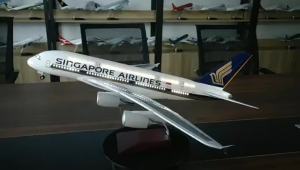 For Singapore Airlines A380 Model Plane Resin Toys Aircraft For Children 1/160 Scale Plane With Led Lights And Wheels