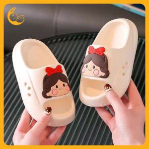 Kisss baby Childrens slippers รองเท้าแตะเด็ก รองเท้าแตะน่ารักสำหรับเด็กชายและเด็กหญิง รองเท้าแตะในบ้านในร่ม ห้องน้ำกันลื่น สามารถสวมใส่ด้านนอกได้ 2024 รูปแบบใหม่ EVA