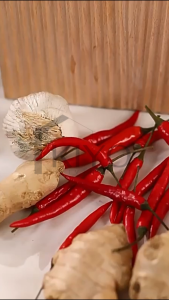 KIYO Keranjang Gantung Dapur Transparan Bawang Kunyit Sayuran Buah / Keranjang Tempat Bumbu Dapur Serbaguna Gantung Dinding / Keranjang Gantung Estetik