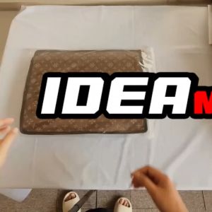 เบาะรองนั่งน้องหมา สำหรับ รถยนตร์ วัสดุ : nylone กันน้ํา ขนาด : 40 * 30 * 25cm สี: สีดำ สีน้ำเงิน สีน้ำตาล * กันน้ำเช็ดทำความสะอาดง่าย** IDEAMALL