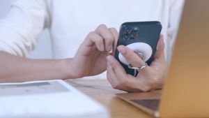 iWALK 15W Magnetic Wireless Charger with Phone Finger Ring – Fast Qi Charging