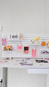 IKI New Pegboard DIY Desktop Organizer Office & Home Display Wall Rack Display Wall Mounted Hole Board Wall Organizer洞洞板